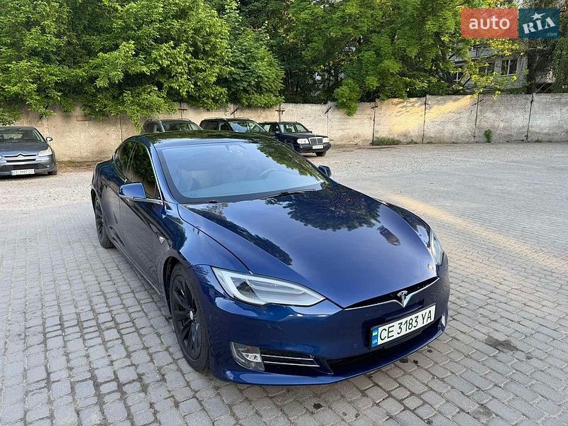 Лифтбек Tesla Model S 2017 в Черновцах