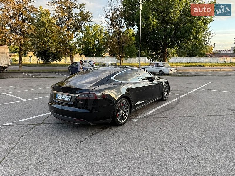 Ліфтбек Tesla Model S 2016 в Львові