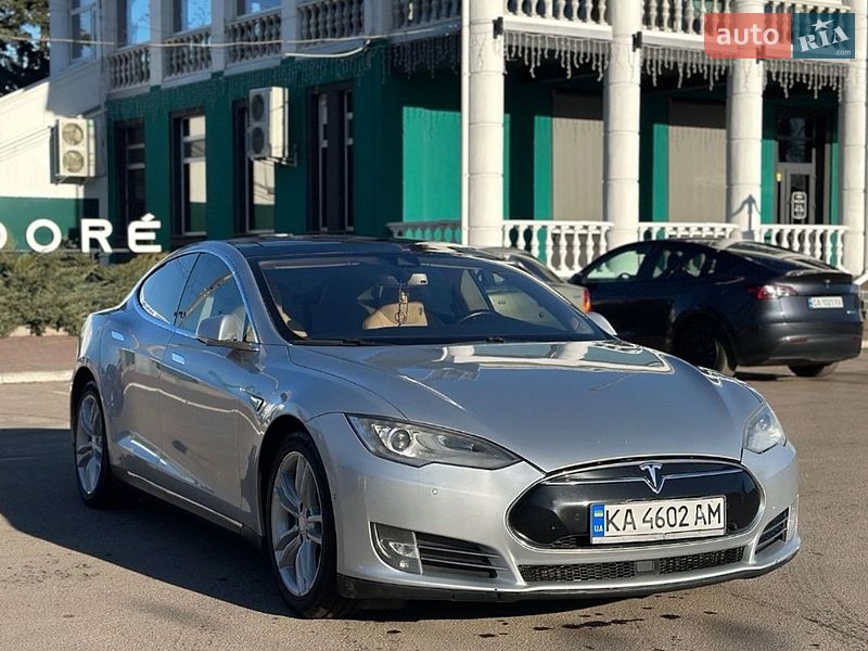 Tesla Model S 2014