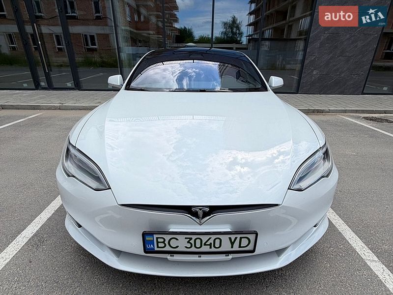 Tesla Model S 2020
