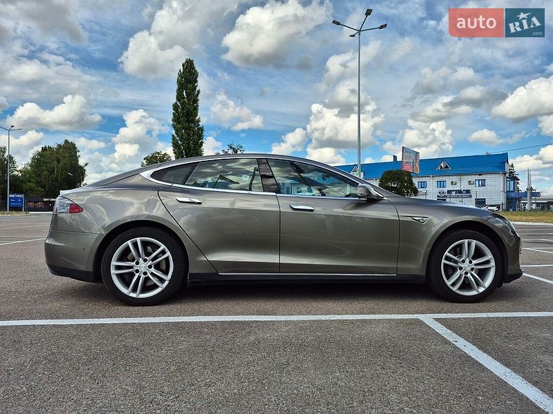 Ліфтбек Tesla Model S 2015 в Житомирі