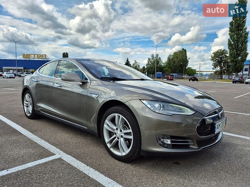 Ліфтбек Tesla Model S 2015 в Житомирі