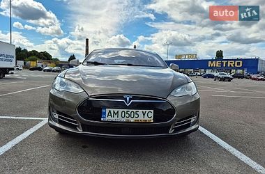 Ліфтбек Tesla Model S 2015 в Житомирі
