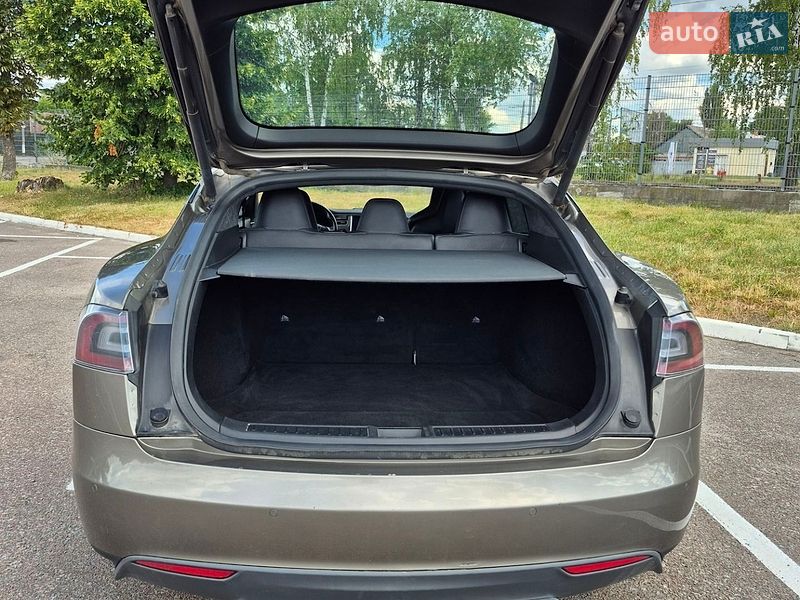 Ліфтбек Tesla Model S 2015 в Житомирі