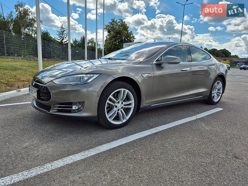 Ліфтбек Tesla Model S 2015 в Житомирі