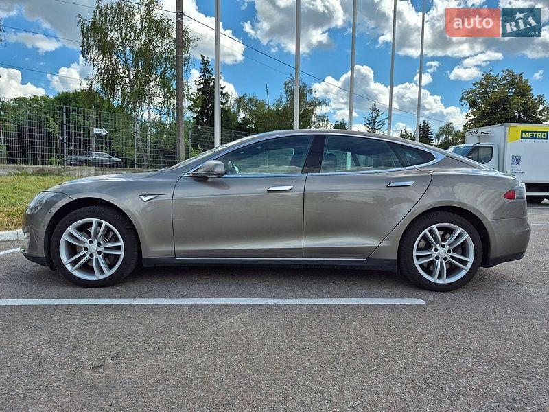 Ліфтбек Tesla Model S 2015 в Житомирі