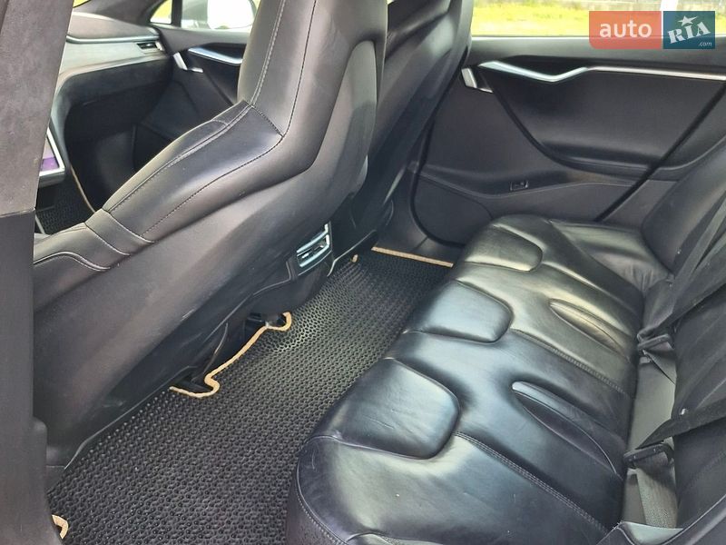 Ліфтбек Tesla Model S 2015 в Житомирі