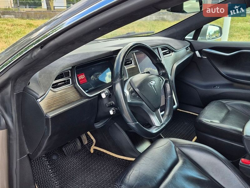 Ліфтбек Tesla Model S 2015 в Житомирі
