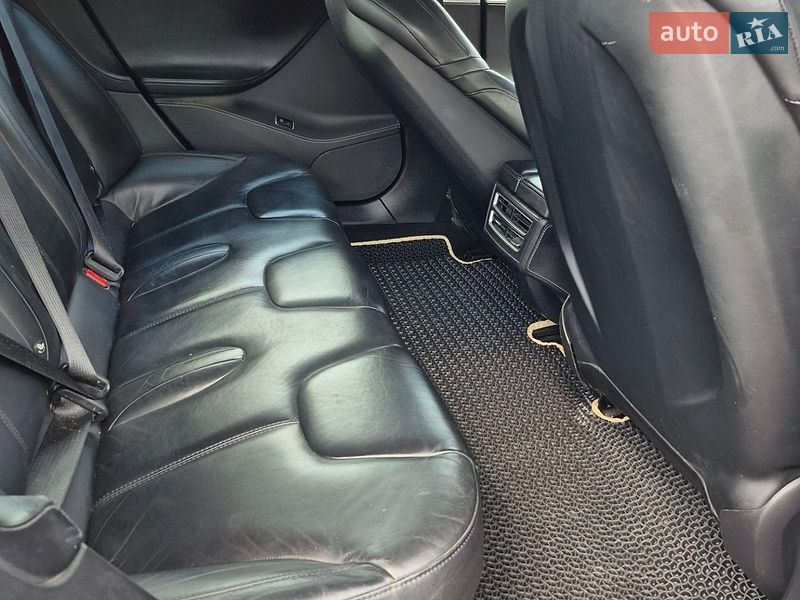 Ліфтбек Tesla Model S 2015 в Житомирі