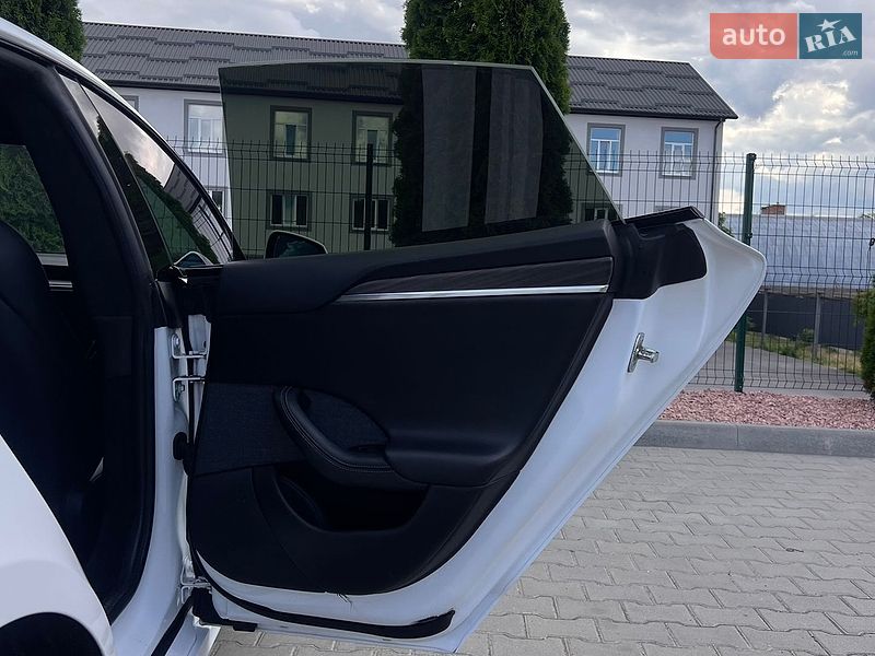 Ліфтбек Tesla Model S 2022 в Вінниці фото 43 Ліфтбек Tesla Model S 2022 в Вінниці