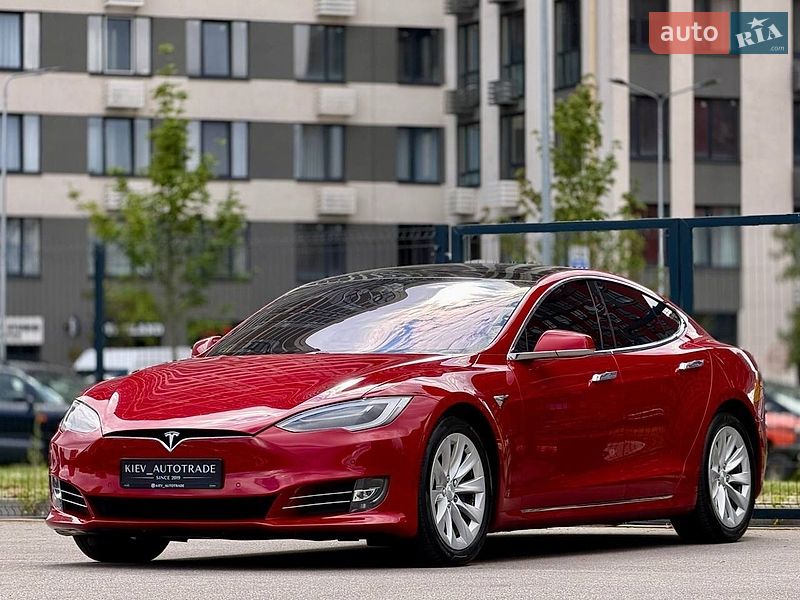 Лифтбек Tesla Model S 2018 в Киеве