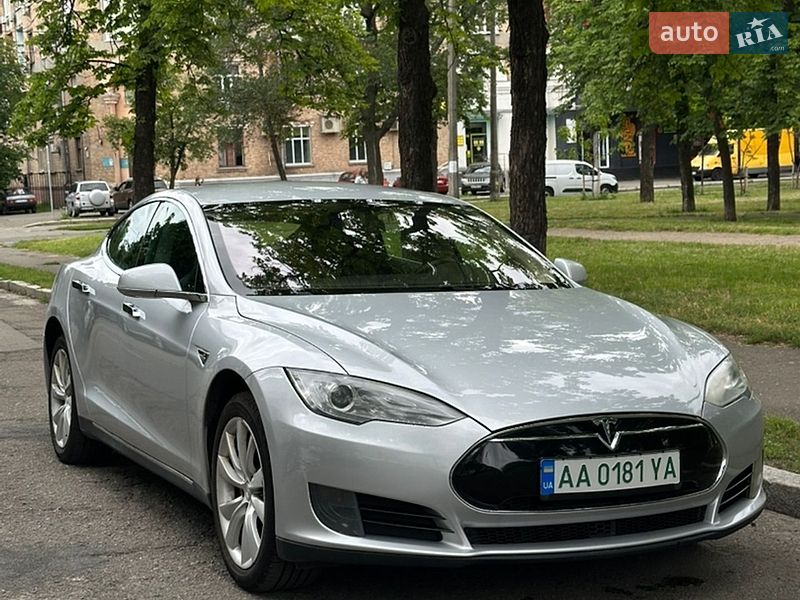Tesla Model S 2013