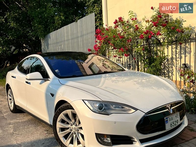Лифтбек Tesla Model S 2012 в Киеве