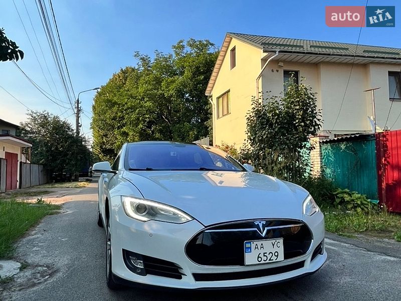 Ліфтбек Tesla Model S 2012 в Києві
