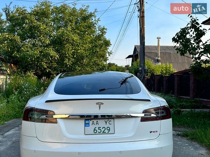 Лифтбек Tesla Model S 2012 в Киеве