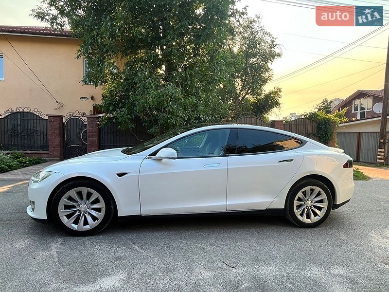 Лифтбек Tesla Model S 2012 в Киеве