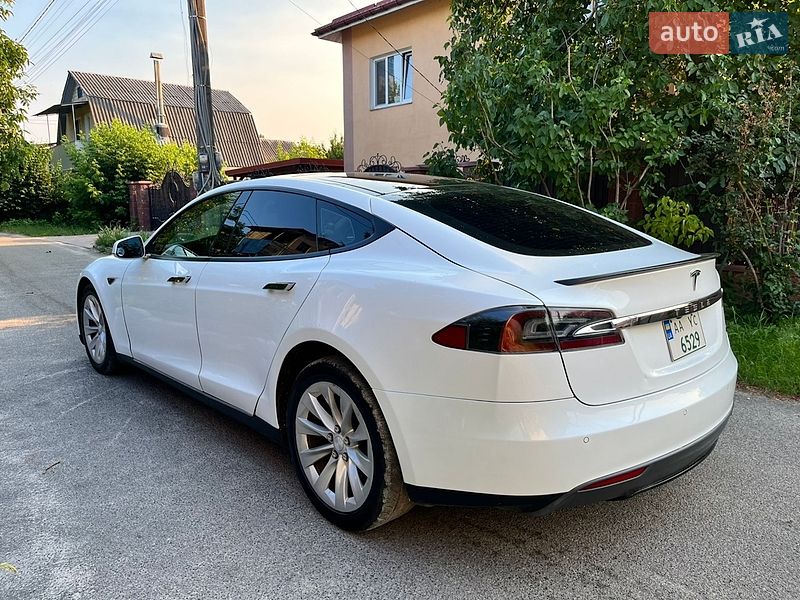 Лифтбек Tesla Model S 2012 в Киеве