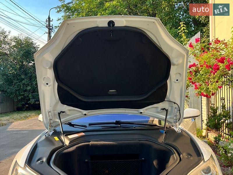 Лифтбек Tesla Model S 2012 в Киеве