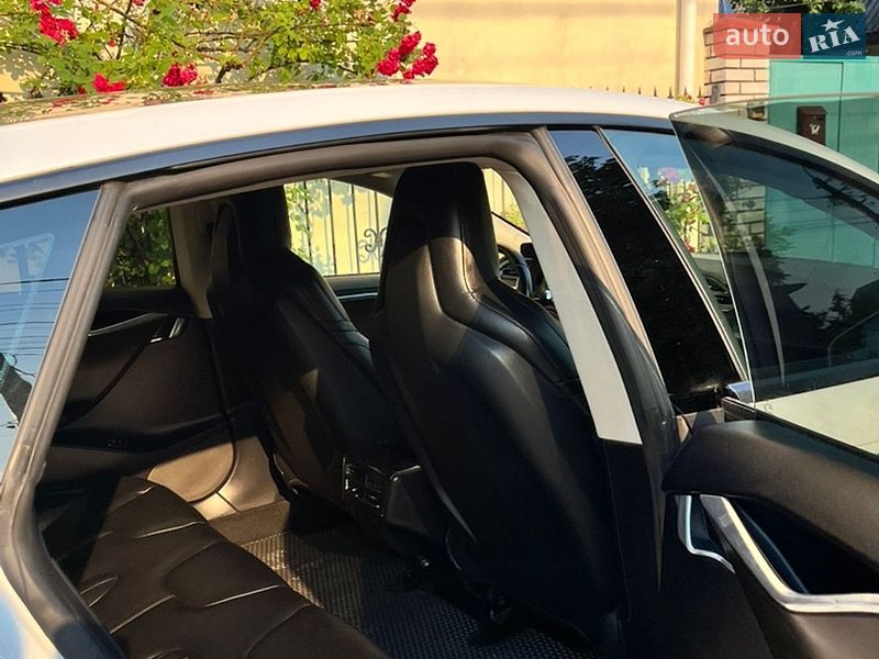 Лифтбек Tesla Model S 2012 в Киеве