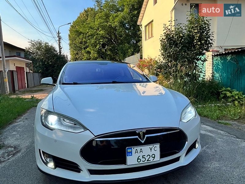 Лифтбек Tesla Model S 2012 в Киеве