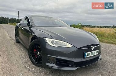 Ліфтбек Tesla Model S 2015 в Вінниці
