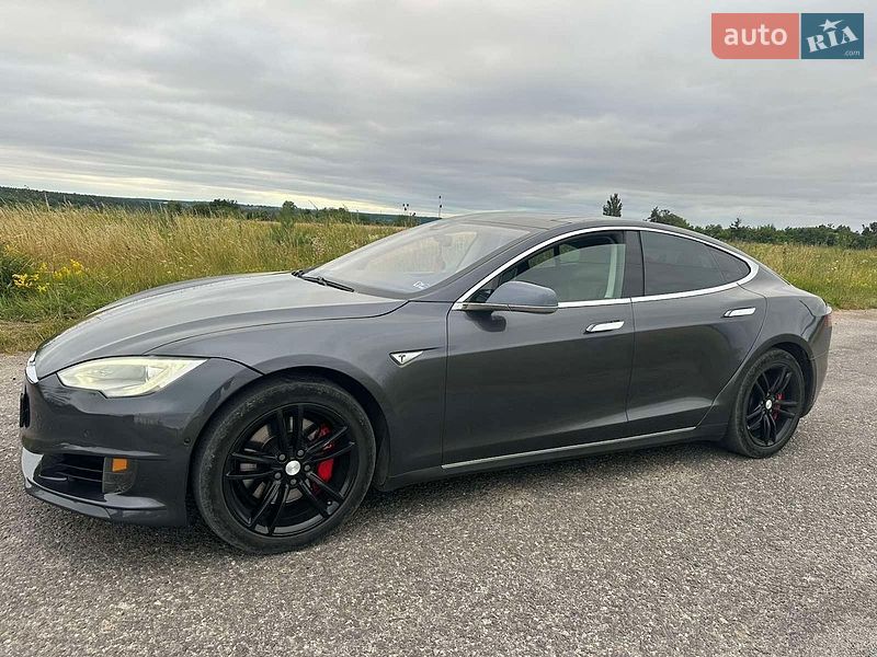 Ліфтбек Tesla Model S 2015 в Вінниці