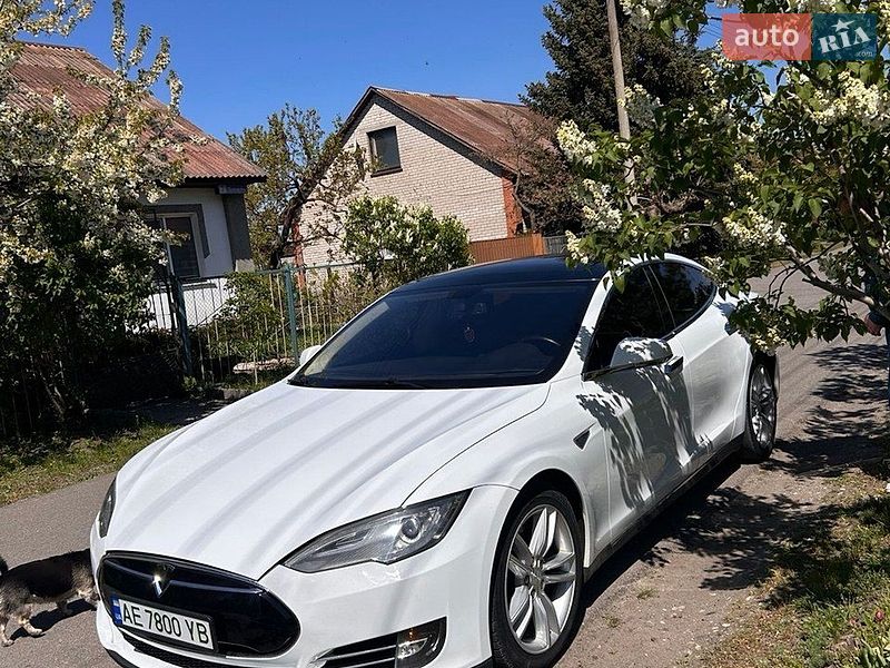 Ліфтбек Tesla Model S 2014 в Кривому Розі фото Ліфтбек Tesla Model S 2014 в Кривому Розі
