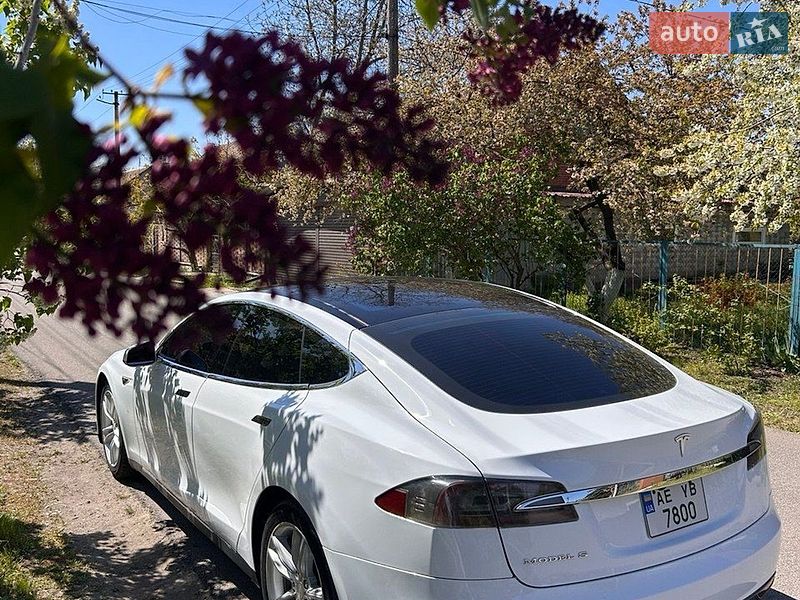 Ліфтбек Tesla Model S 2014 в Кривому Розі фото 2 Ліфтбек Tesla Model S 2014 в Кривому Розі