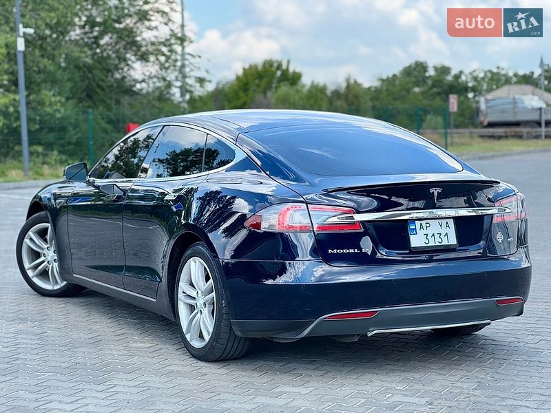 Лифтбек Tesla Model S 2014 в Днепре