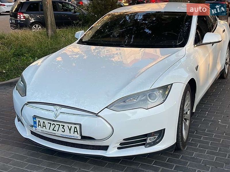 Лифтбек Tesla Model S 2013 в Киеве фото 3 Лифтбек Tesla Model S 2013 в Киеве