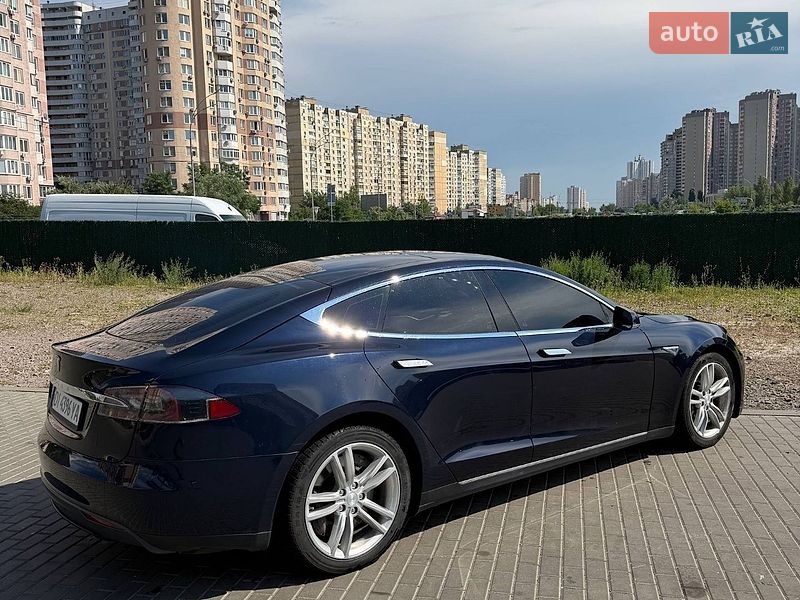 Ліфтбек Tesla Model S 2013 в Києві