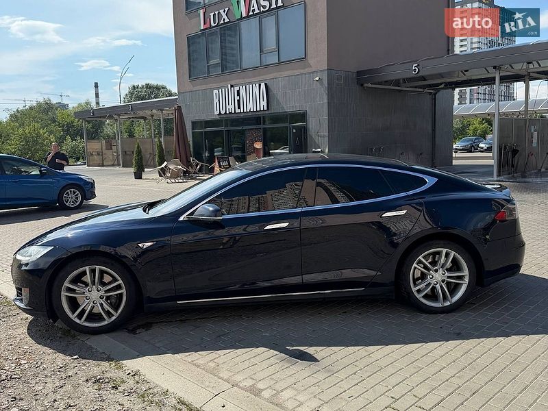 Ліфтбек Tesla Model S 2013 в Києві