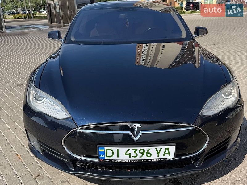 Ліфтбек Tesla Model S 2013 в Києві