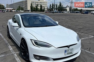 Ліфтбек Tesla Model S 2016 в Києві