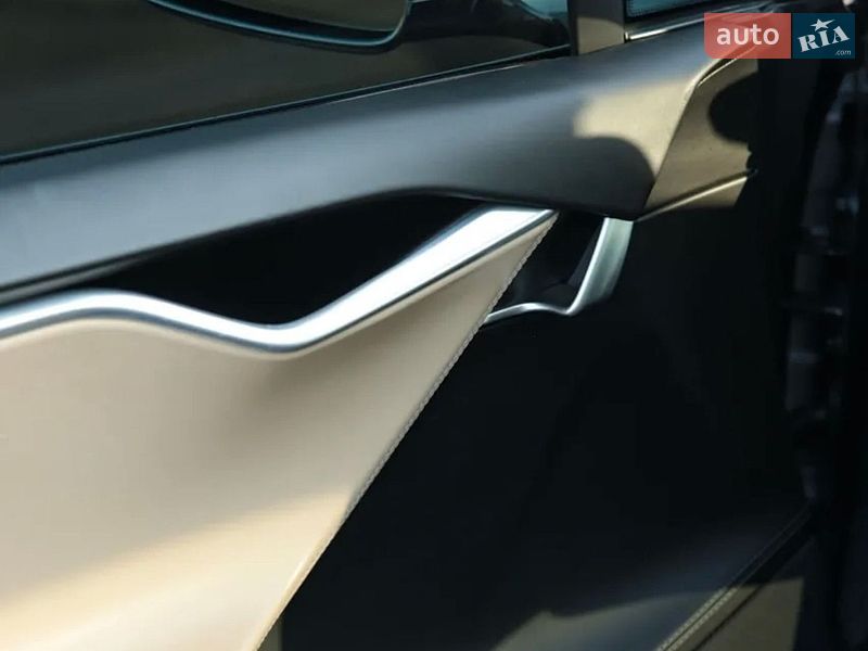 Лифтбек Tesla Model S 2017 в Львове фото 26 Лифтбек Tesla Model S 2017 в Львове