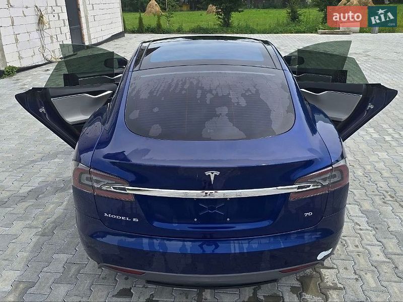 Лифтбек Tesla Model S 2016 в Вижнице