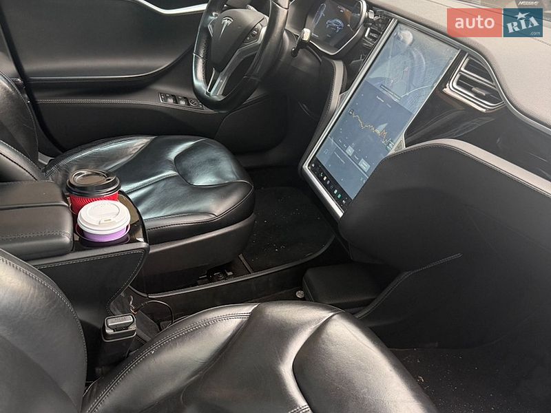Ліфтбек Tesla Model S 2014 в Києві