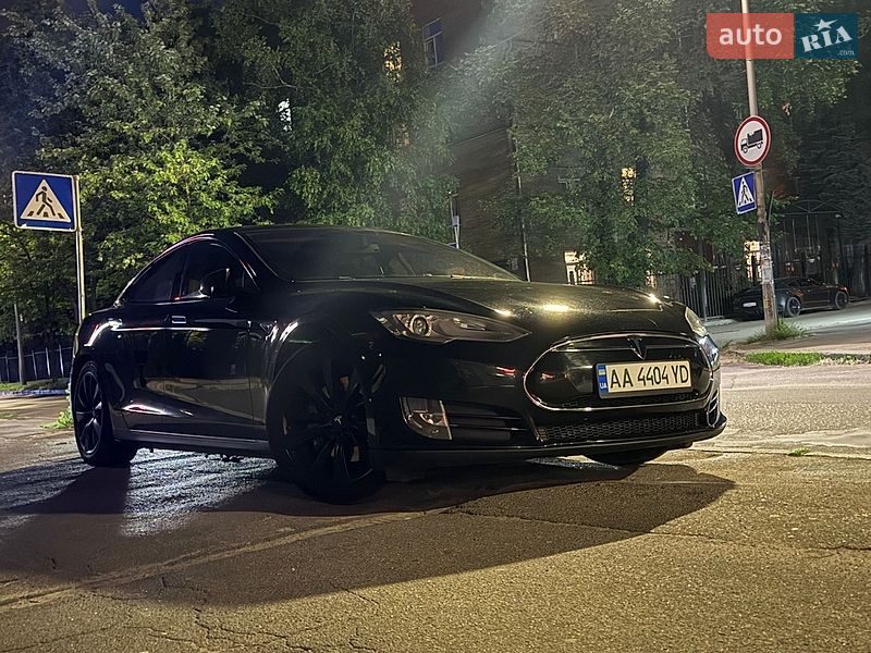 Ліфтбек Tesla Model S 2014 в Києві