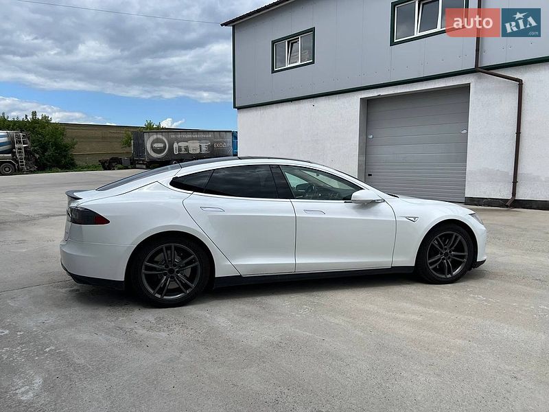 Ліфтбек Tesla Model S 2013 в Вінниці
