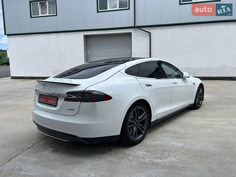 Ліфтбек Tesla Model S 2013 в Вінниці