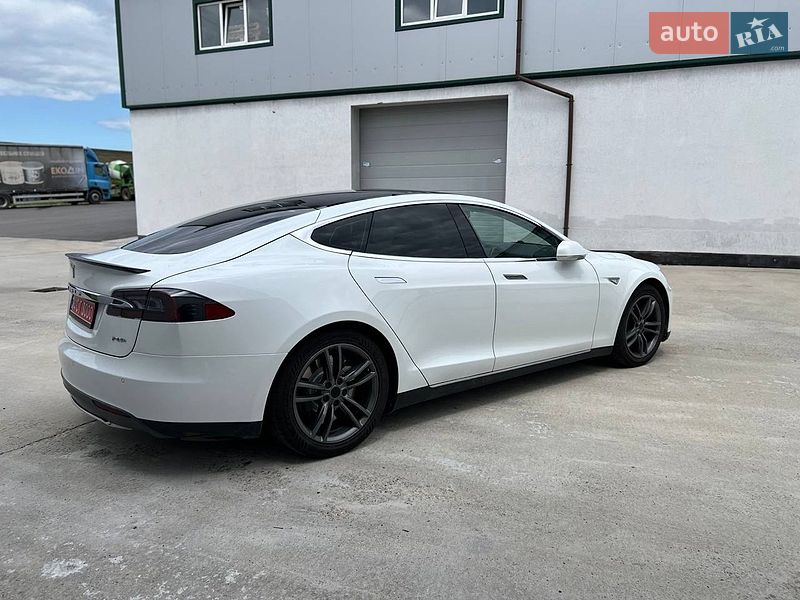 Ліфтбек Tesla Model S 2013 в Вінниці