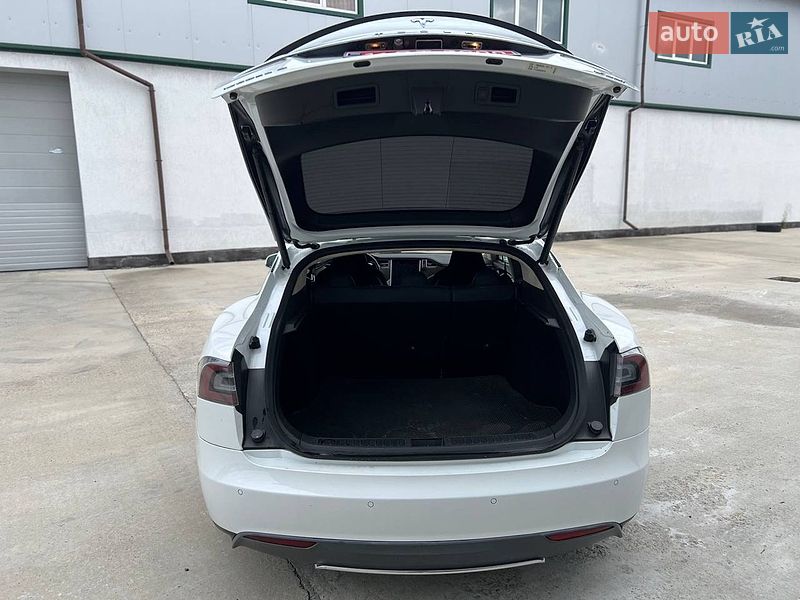 Ліфтбек Tesla Model S 2013 в Вінниці