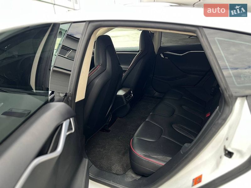 Ліфтбек Tesla Model S 2013 в Вінниці