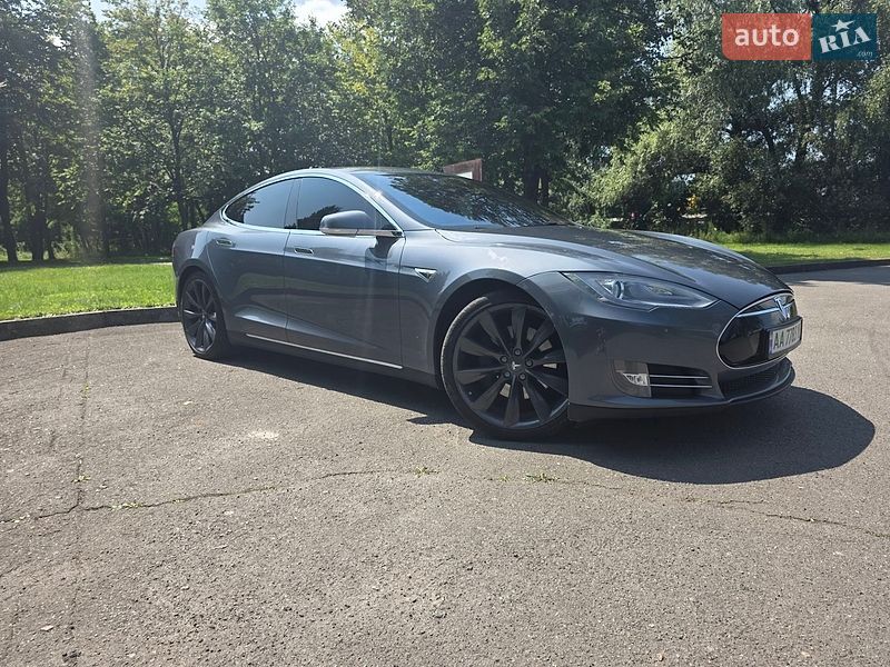 Tesla Model S 2014