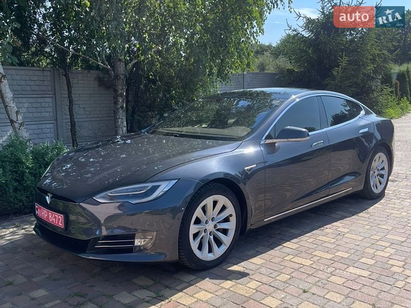 Лифтбек Tesla Model S 2016 в Днепре