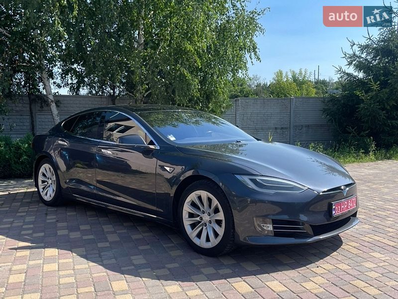 Ліфтбек Tesla Model S 2016 в Дніпрі
