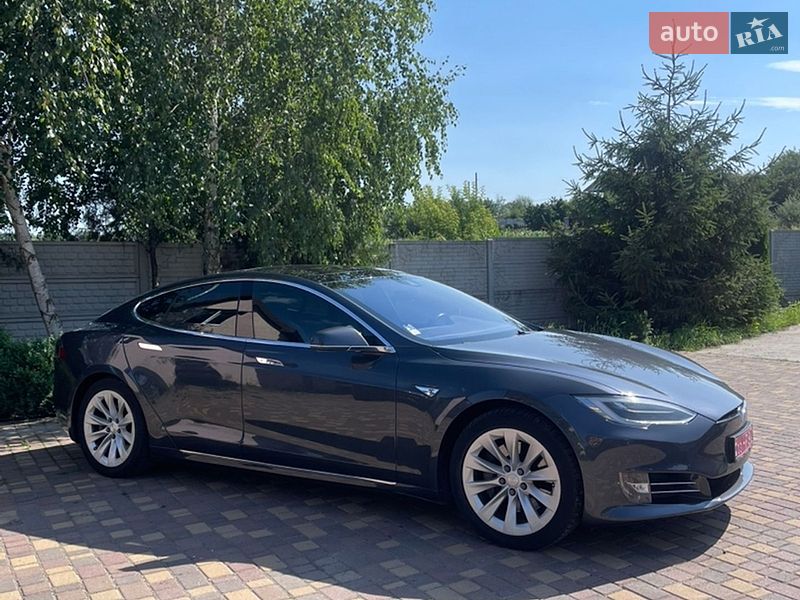 Лифтбек Tesla Model S 2016 в Днепре