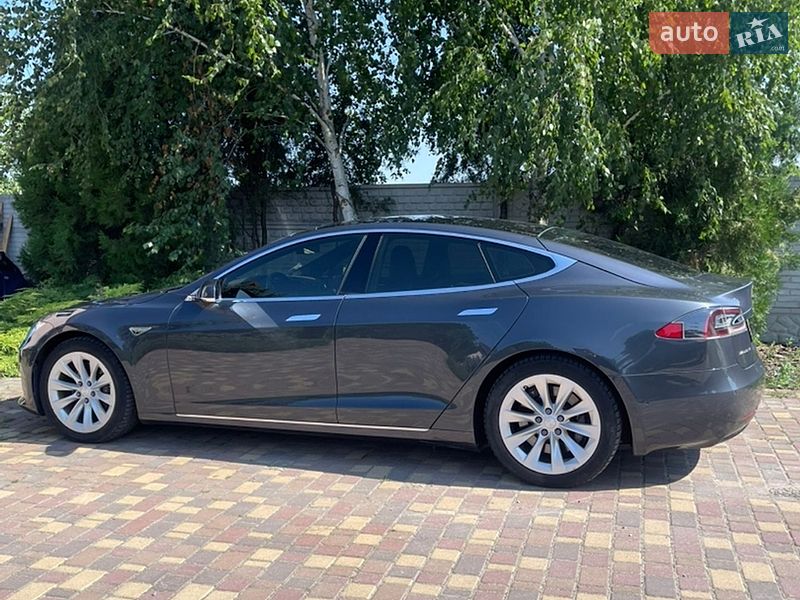 Лифтбек Tesla Model S 2016 в Днепре
