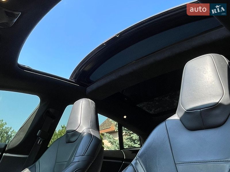 Лифтбек Tesla Model S 2016 в Днепре