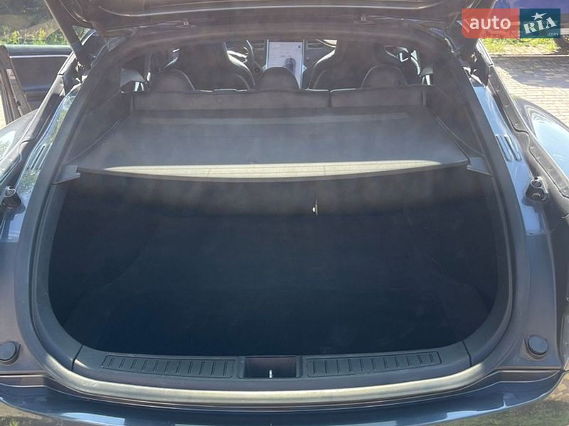 Ліфтбек Tesla Model S 2016 в Дніпрі